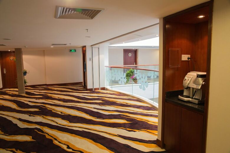 Cruise Business Hotel