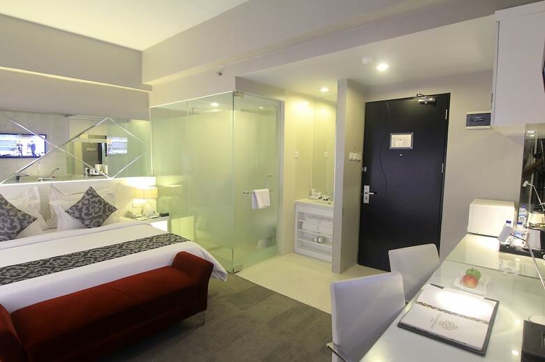 Hotel Grand Darmo Suite By Amithya