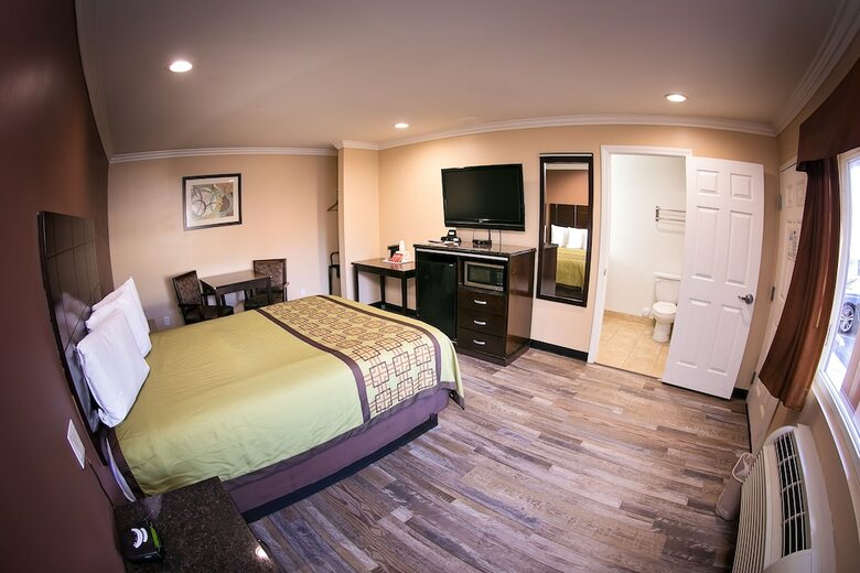 Motel Rodeway Inn & Suites