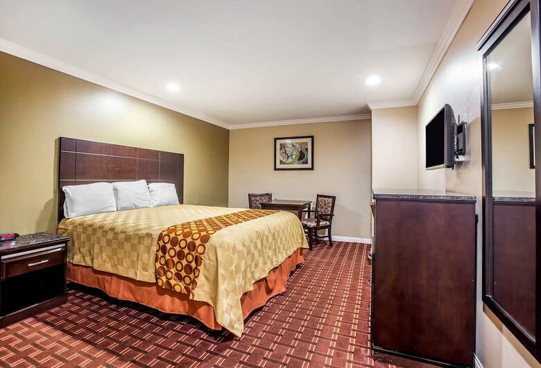 Motel Rodeway Inn & Suites