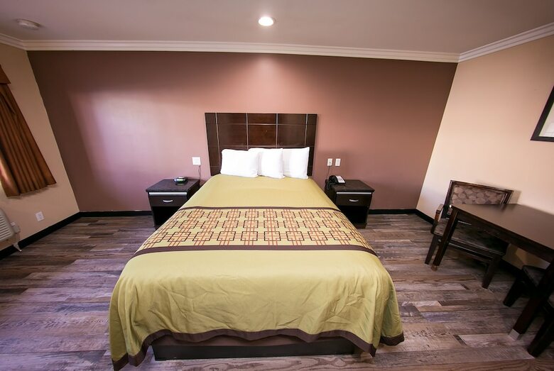 Motel Rodeway Inn & Suites