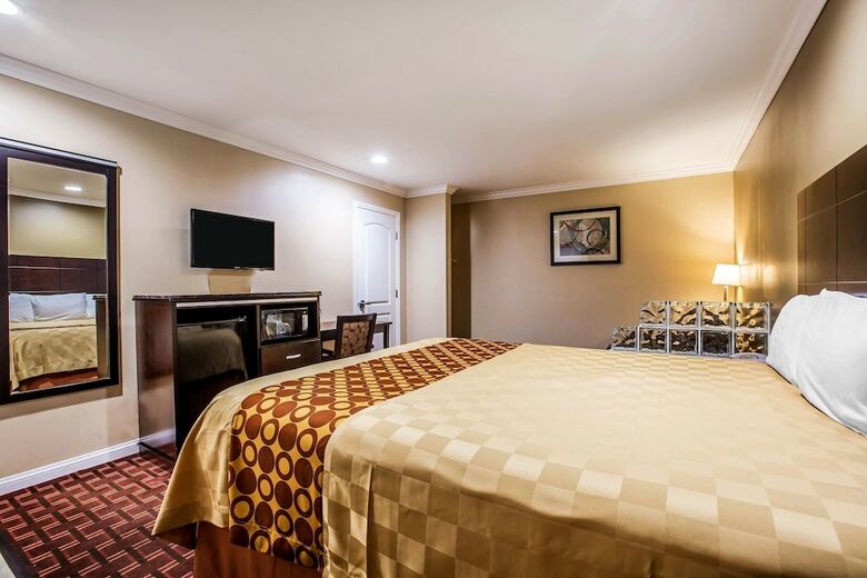 Motel Rodeway Inn & Suites