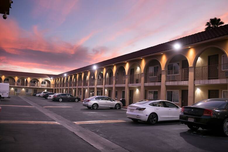Motel Rodeway Inn & Suites