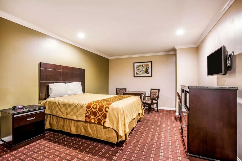 Motel Rodeway Inn & Suites