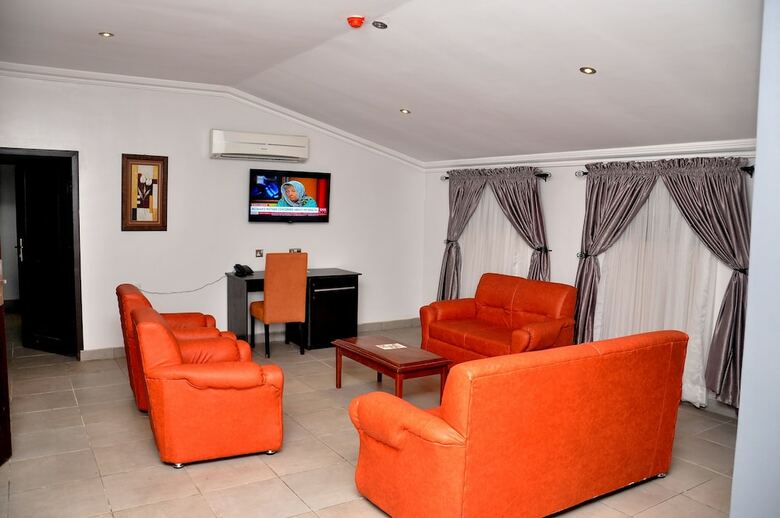 Hotel Reliance Royal Suites