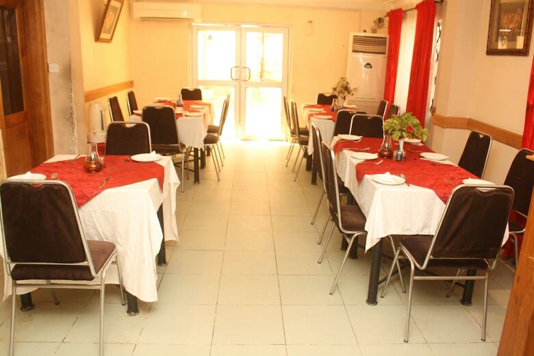 Hotel Reliance Royal Suites