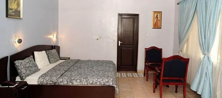 Hotel Reliance Royal Suites