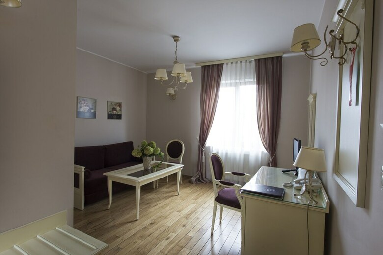 Villa Estera - Hotel & Restauracja