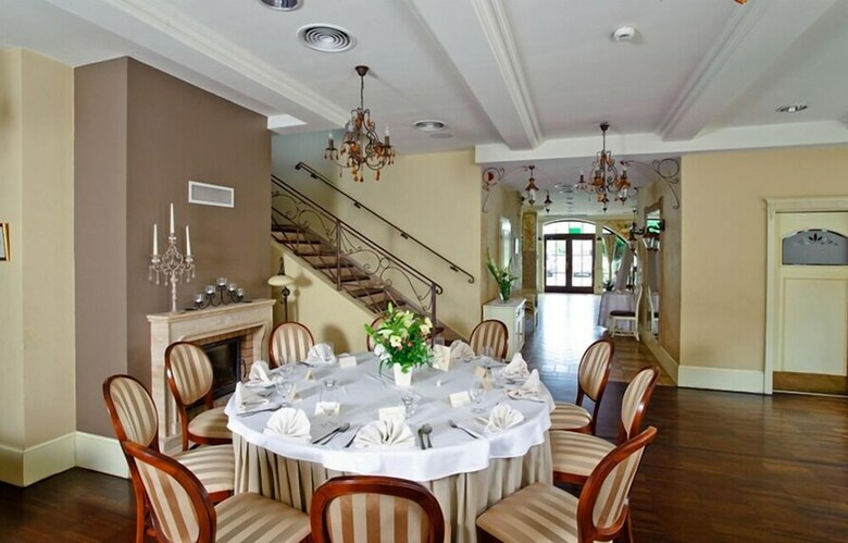 Villa Estera - Hotel & Restauracja