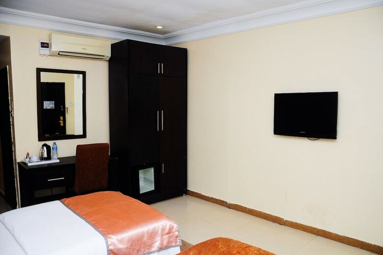 D Palms Airport Hotel