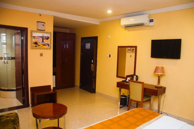 D Palms Airport Hotel
