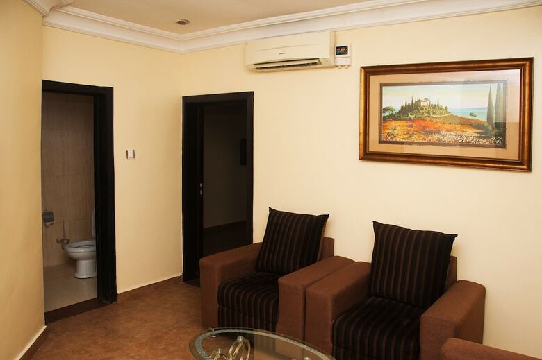 D Palms Airport Hotel