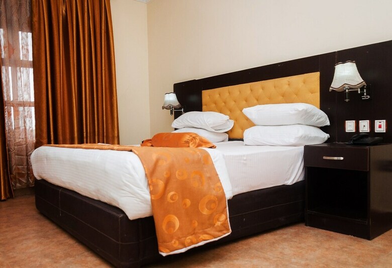 D Palms Airport Hotel