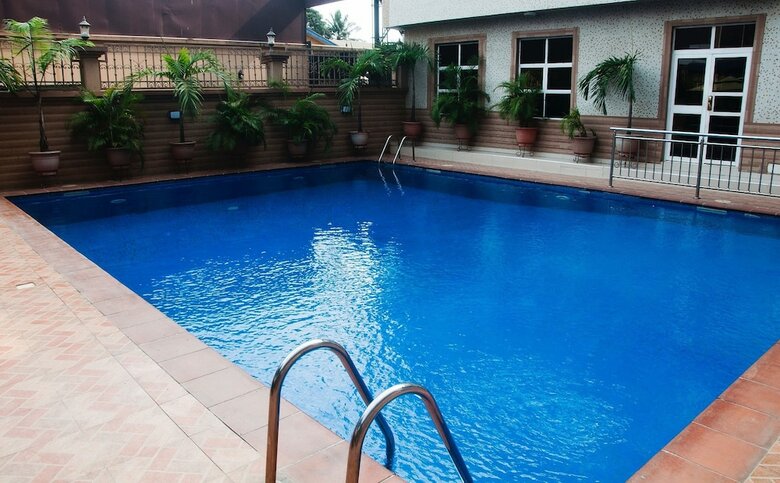 D Palms Airport Hotel