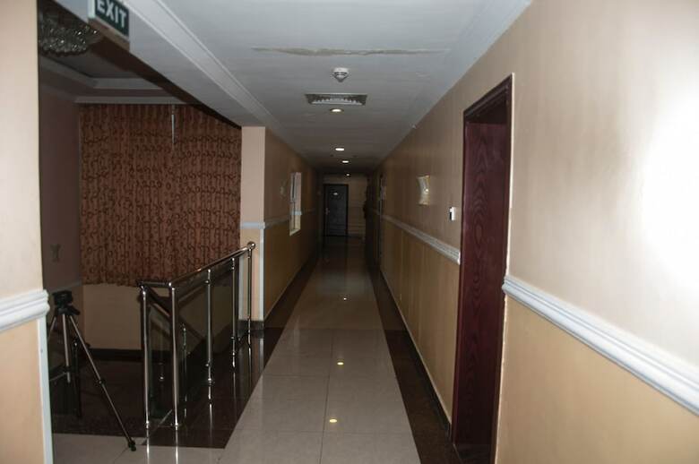 D Palms Airport Hotel