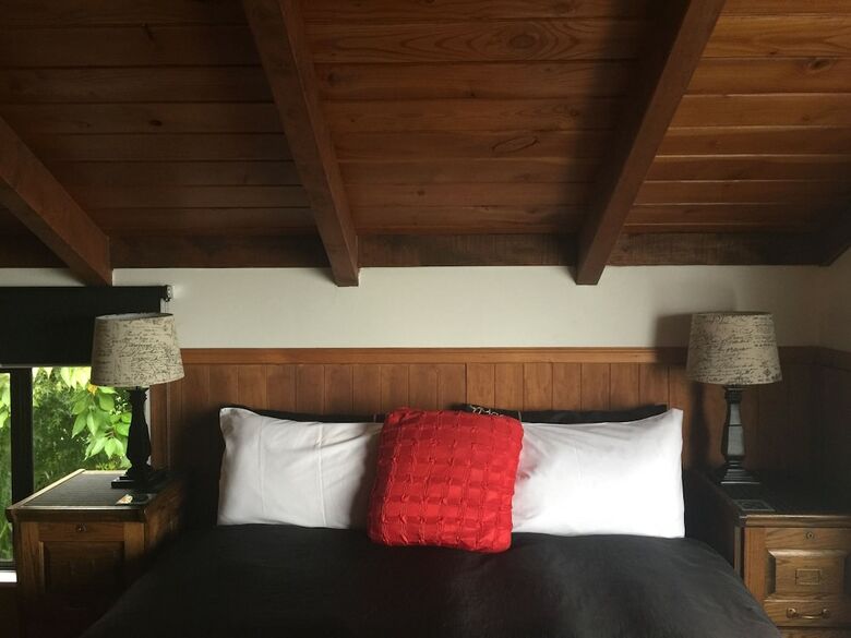 Grafton Cottage & Chalets