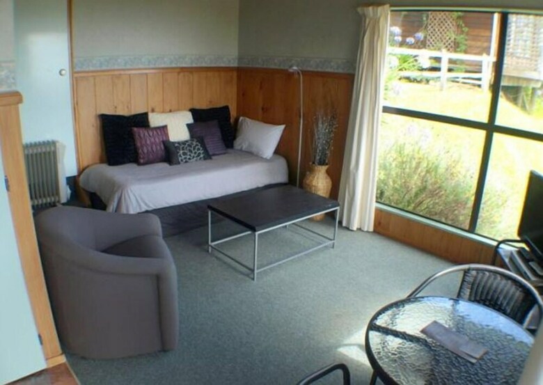 Grafton Cottage & Chalets