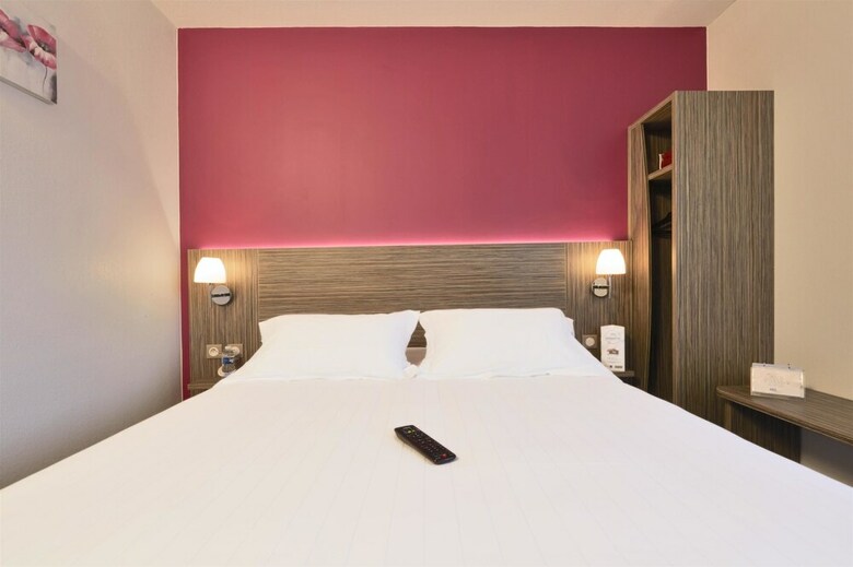 Hotel Kyriad Saint Chely D'apcher - Aire de La Loz�re