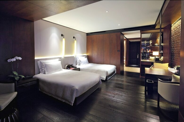 Bay Breeze Hotel