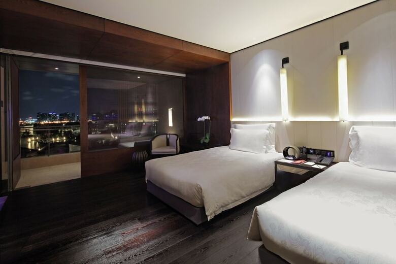 Bay Breeze Hotel