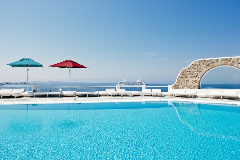 Kouros Hotel & Suites