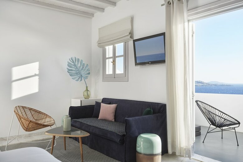 Kouros Hotel & Suites