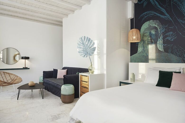 Kouros Hotel & Suites