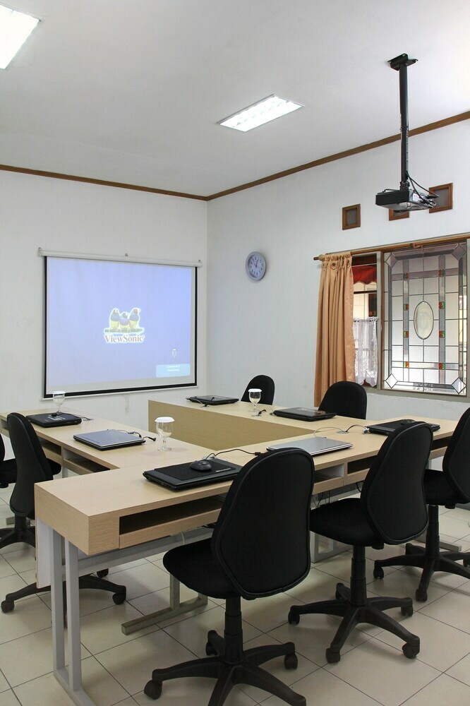 Rumah Asri Bed And Breakfast