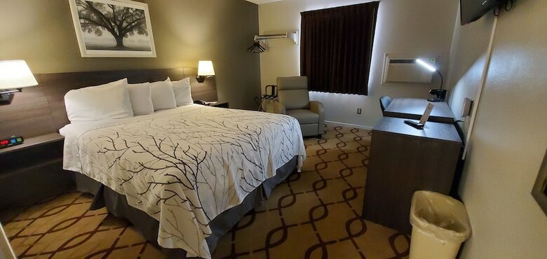 Hotel Cottonwood Inn And Conference Center