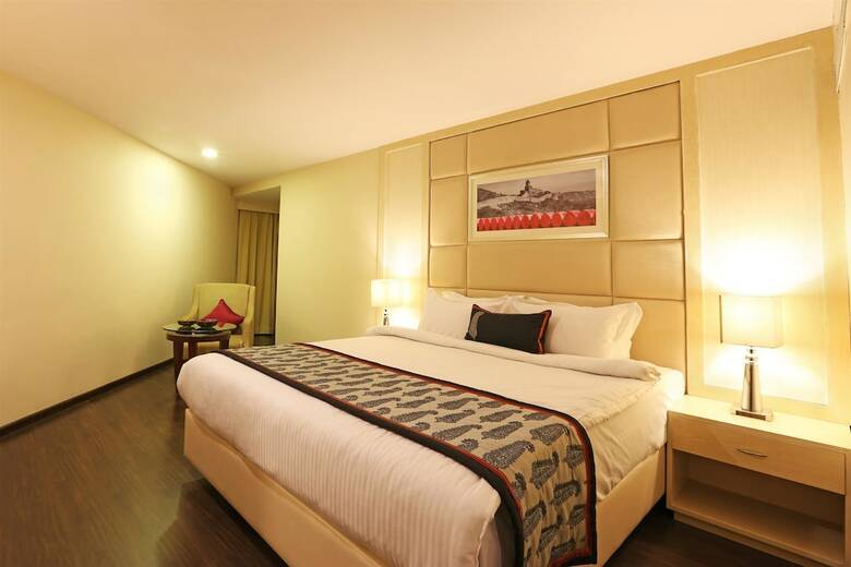 Hotel Golden Tulip Jaipur