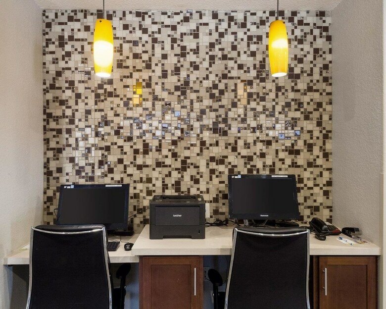 Hotel Comfort Inn & Suites Victoria North