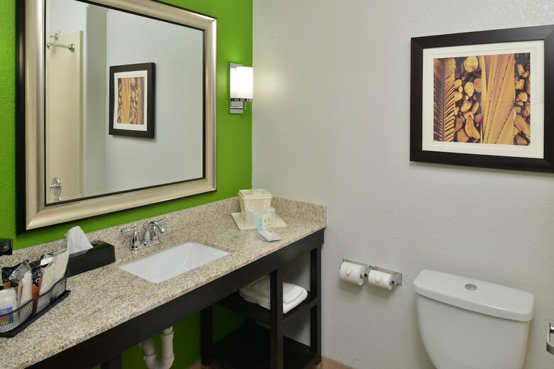 Hotel Comfort Inn & Suites Victoria North