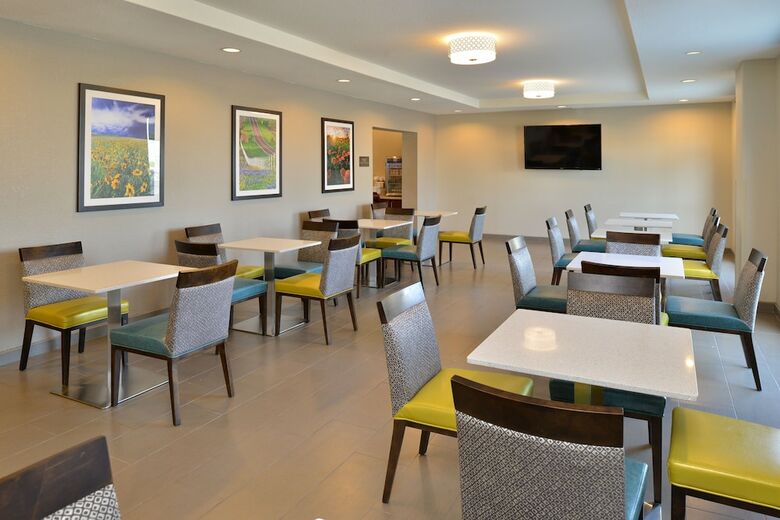 Hotel Comfort Inn & Suites Victoria North