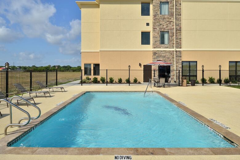 Hotel Comfort Inn & Suites Victoria North