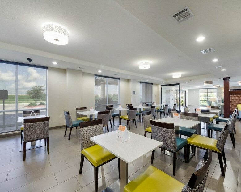 Hotel Comfort Inn & Suites Victoria North