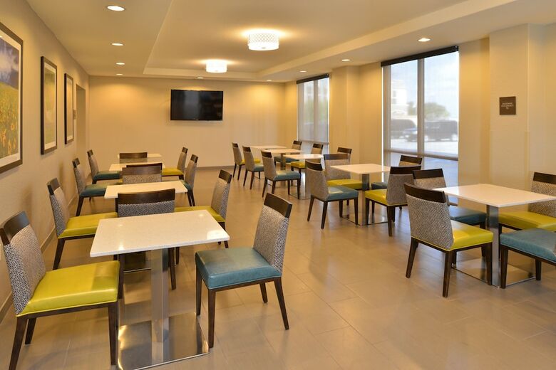 Hotel Comfort Inn & Suites Victoria North