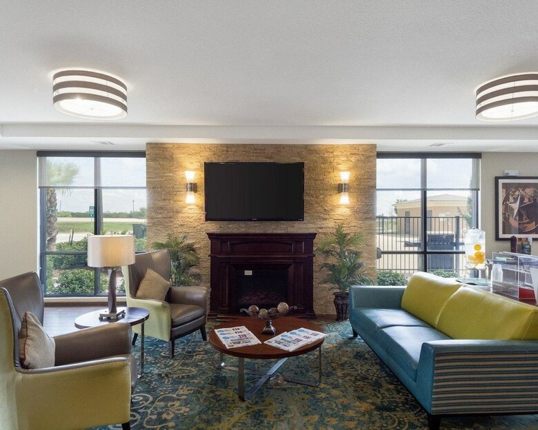 Hotel Comfort Inn & Suites Victoria North