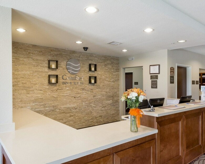 Hotel Comfort Inn & Suites Victoria North
