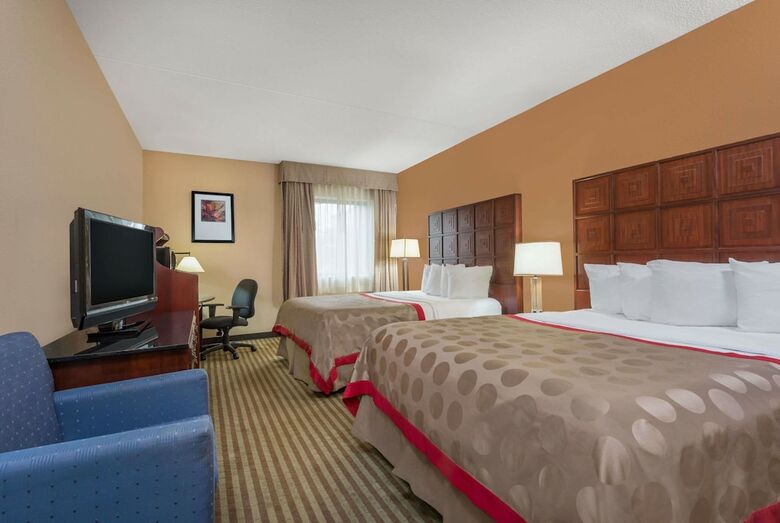 Hotel Ramada By Wyndham Columbus North