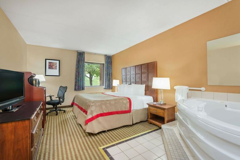 Hotel Ramada By Wyndham Columbus North