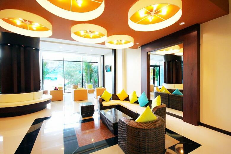 Hotel Lakkhana Poolside Resort