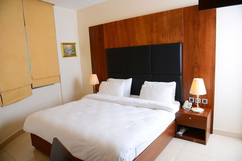 Aparthotel Dolphin Royal Suites