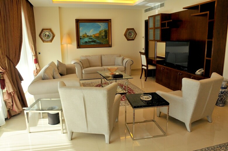 Aparthotel Dolphin Royal Suites