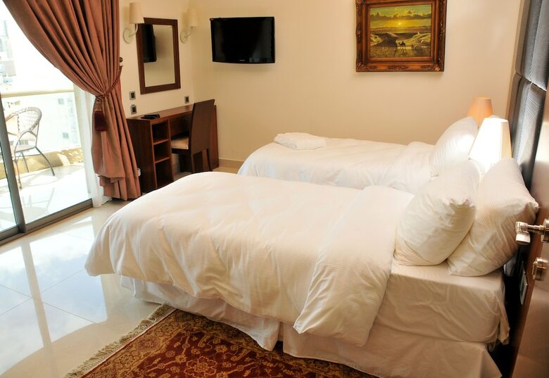 Aparthotel Dolphin Royal Suites