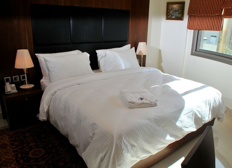 Aparthotel Dolphin Royal Suites