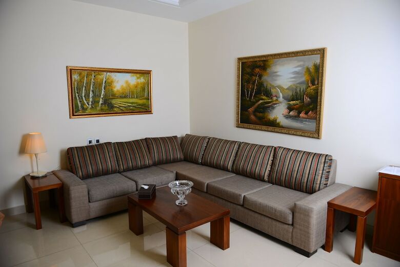 Aparthotel Dolphin Royal Suites