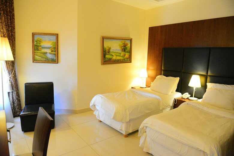 Aparthotel Dolphin Royal Suites