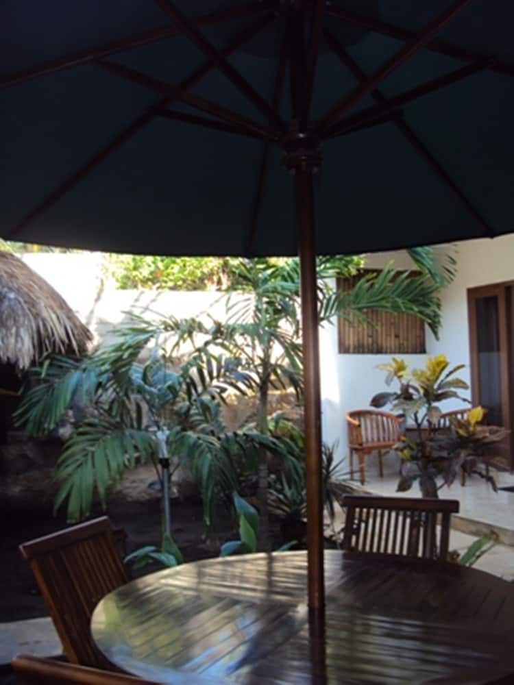 Bed & Breakfast Banana Leaf Bungalows