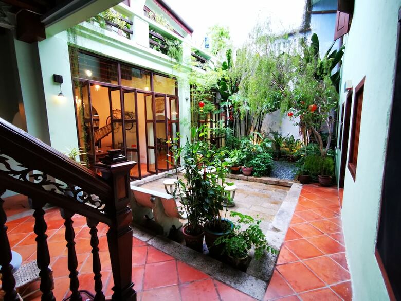 Hotel East Indies Mansion