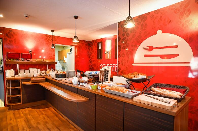 Brit Hotel Confort Saint-l�
